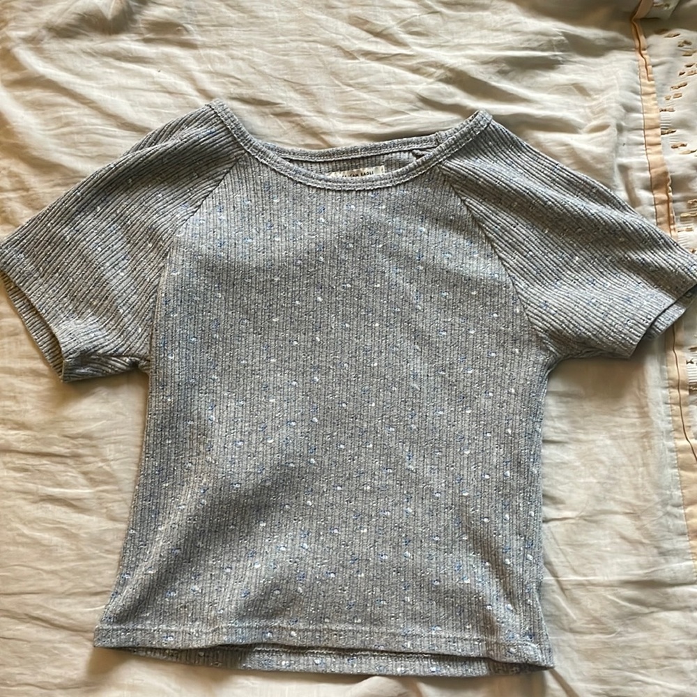American Eagle grey floral top